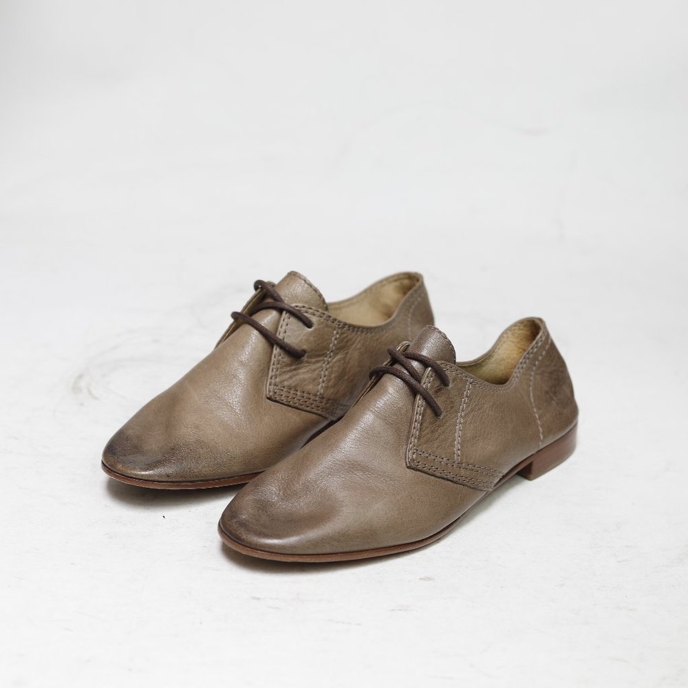 Frye Jillian Taupe Oxford Size 6